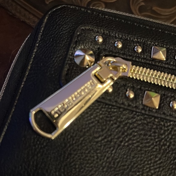 Steve Madden wristlet wallet, black w/gold accents/hardware - Picture 7 of 8
